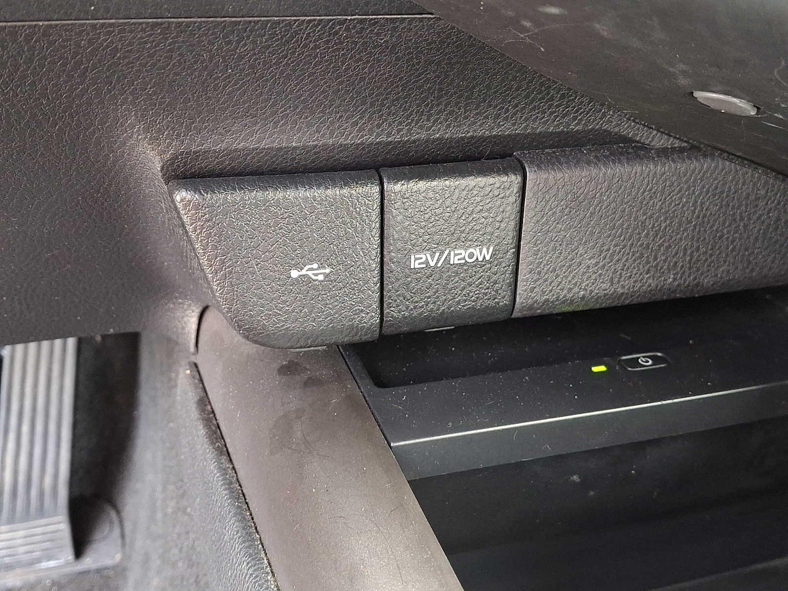 2023 Toyota Camry Hybrid XLE CVT