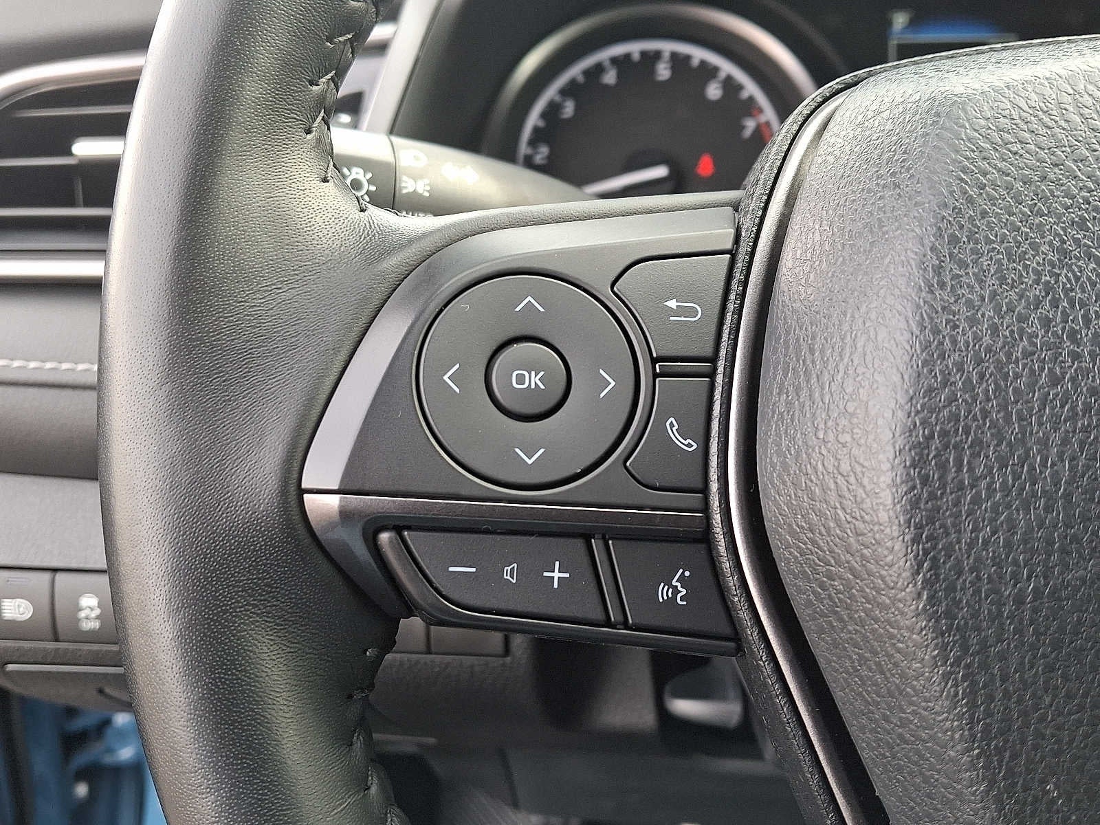 2024 Toyota Camry SE Auto