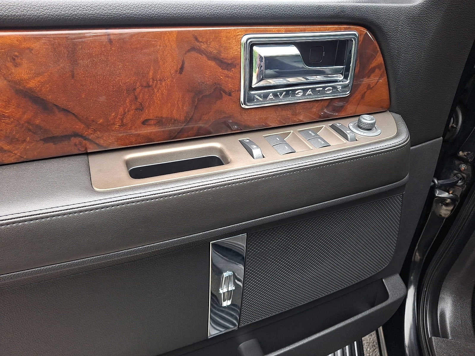 2011 Lincoln Navigator 4WD 4dr