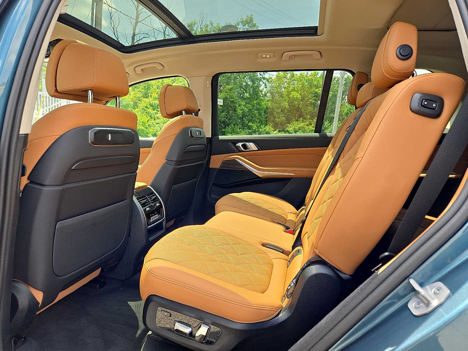 2025 BMW X7 xDrive40i Sports Activity Vehicle