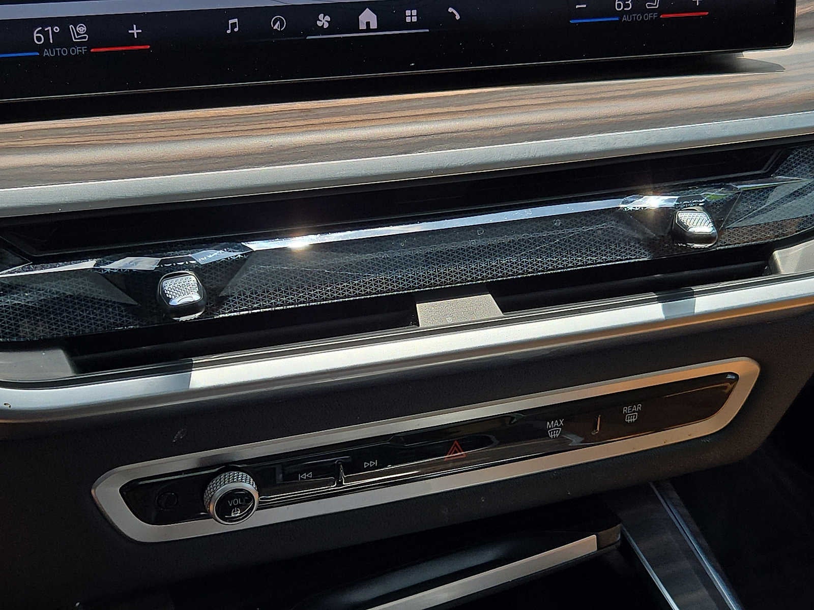 2025 BMW X7 xDrive40i Sports Activity Vehicle