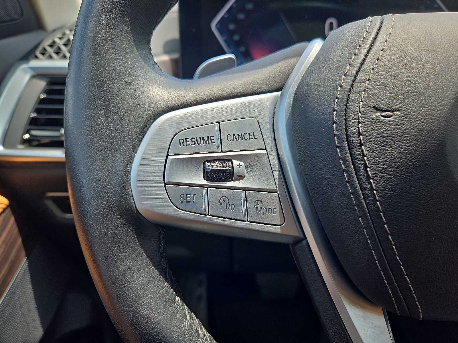 2025 BMW X7 xDrive40i Sports Activity Vehicle