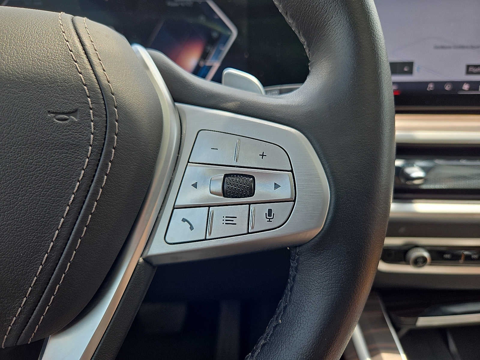 2025 BMW X7 xDrive40i Sports Activity Vehicle