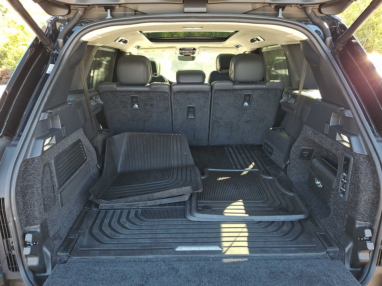2026 Land Rover Range Rover P400 SE LWB 7 Seat
