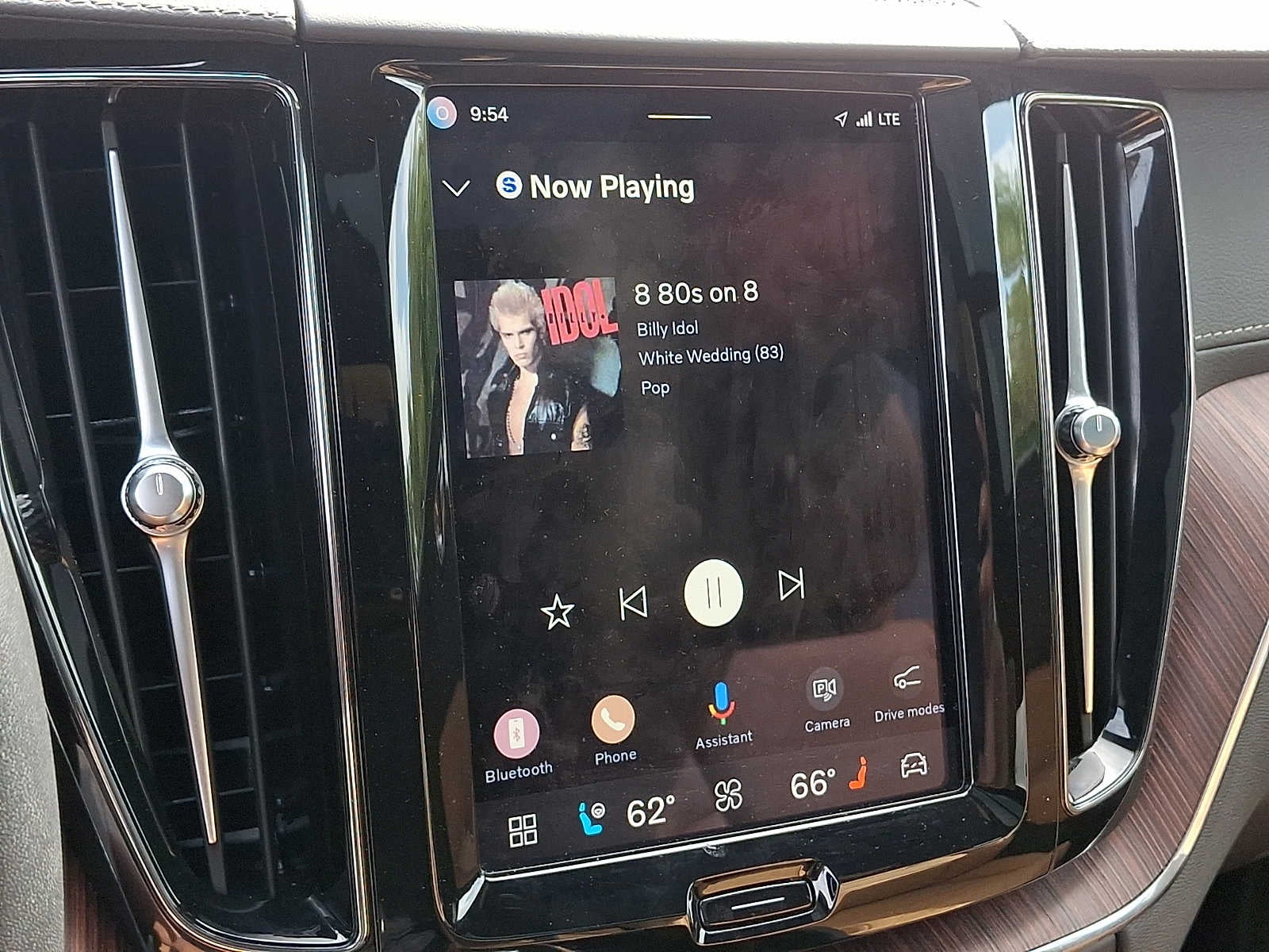 2023 Volvo XC60 B6 AWD Ultimate Dark Theme