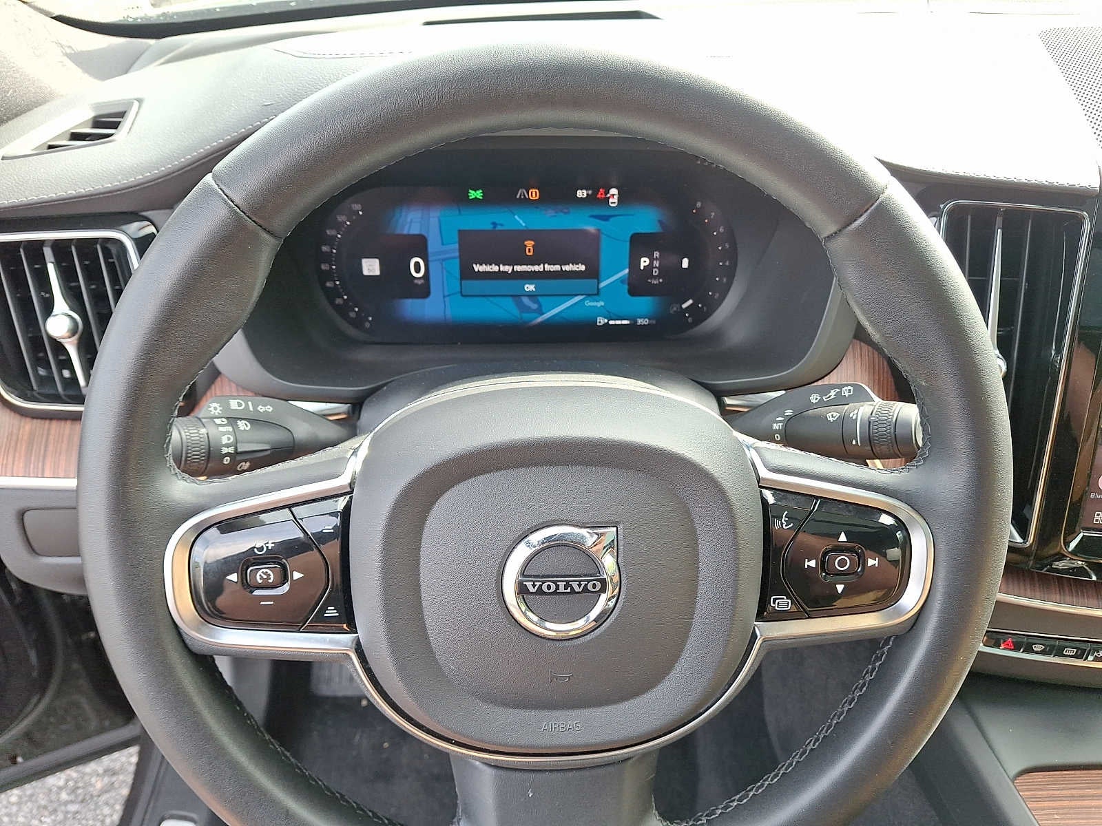 2023 Volvo XC60 B6 AWD Ultimate Dark Theme