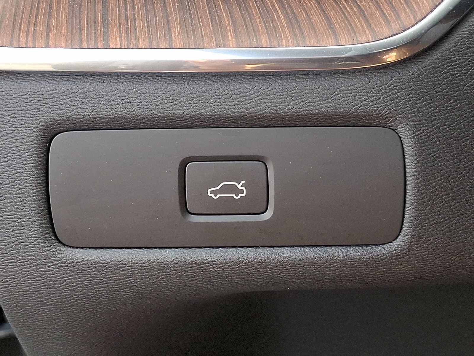 2023 Volvo XC60 B6 AWD Ultimate Dark Theme