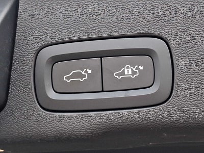 2023 Volvo XC60 B6 AWD Ultimate Dark Theme
