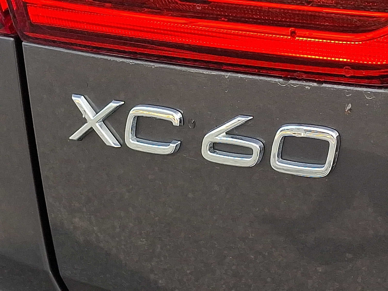 2023 Volvo XC60 B6 AWD Ultimate Dark Theme
