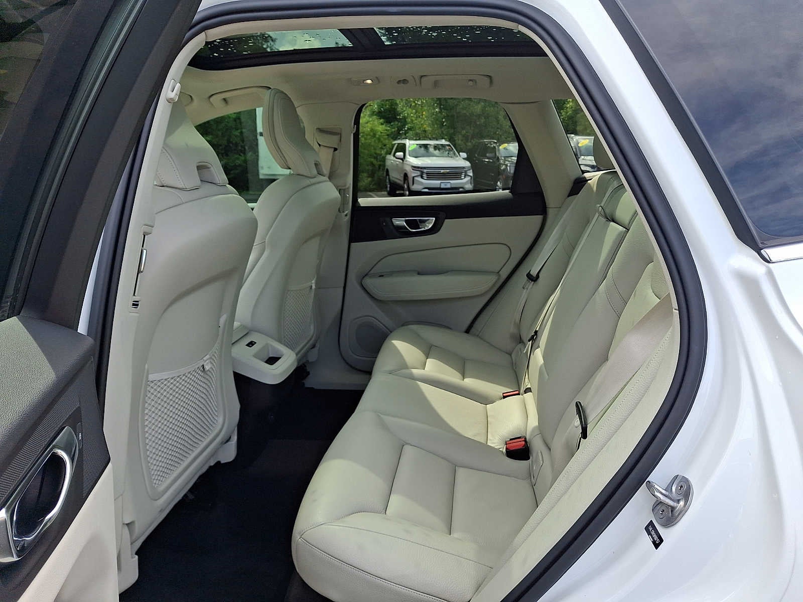 2022 Volvo XC60 B5 AWD Momentum