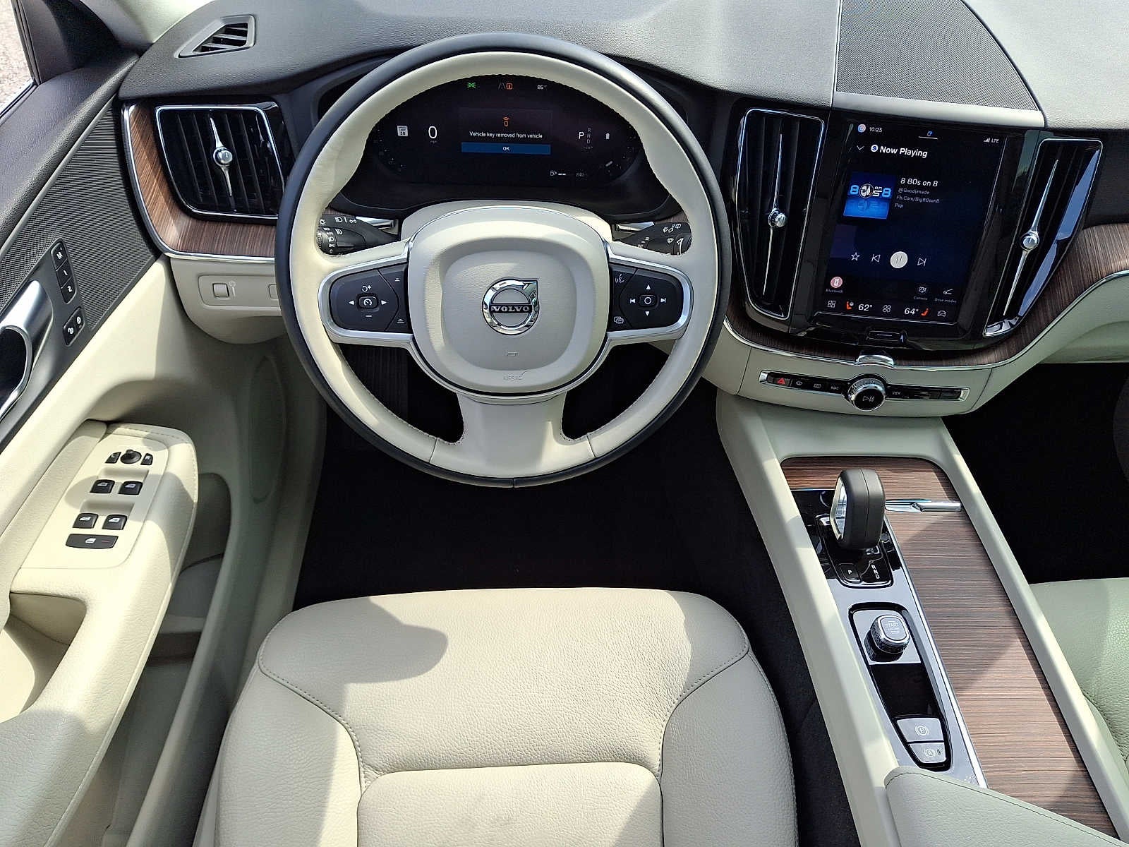 2022 Volvo XC60 B5 AWD Momentum