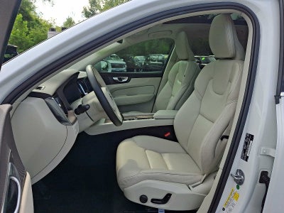 2022 Volvo XC60 B5 AWD Momentum