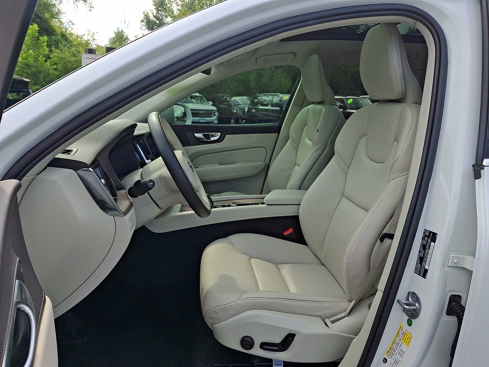 2022 Volvo XC60 B5 AWD Momentum