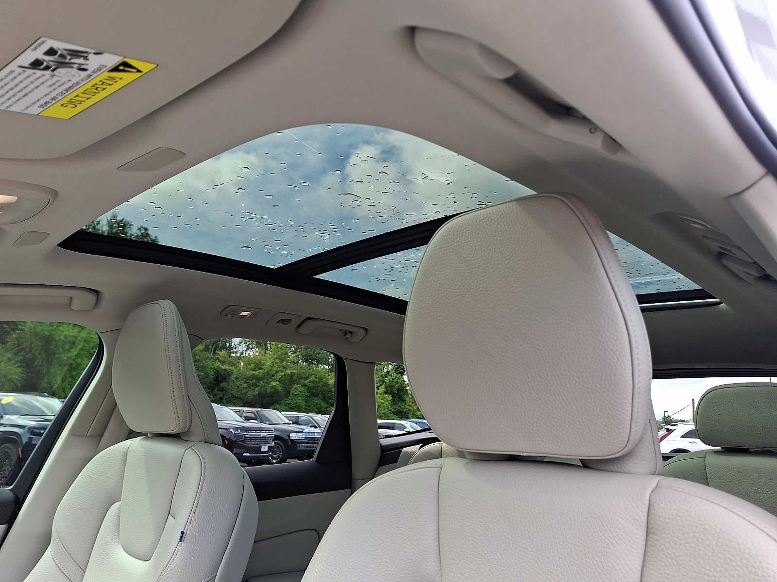 2022 Volvo XC60 B5 AWD Momentum