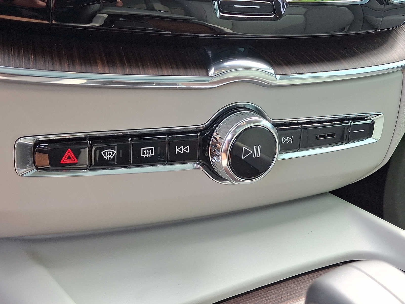 2022 Volvo XC60 B5 AWD Momentum
