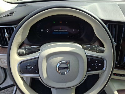 2022 Volvo XC60 B5 AWD Momentum