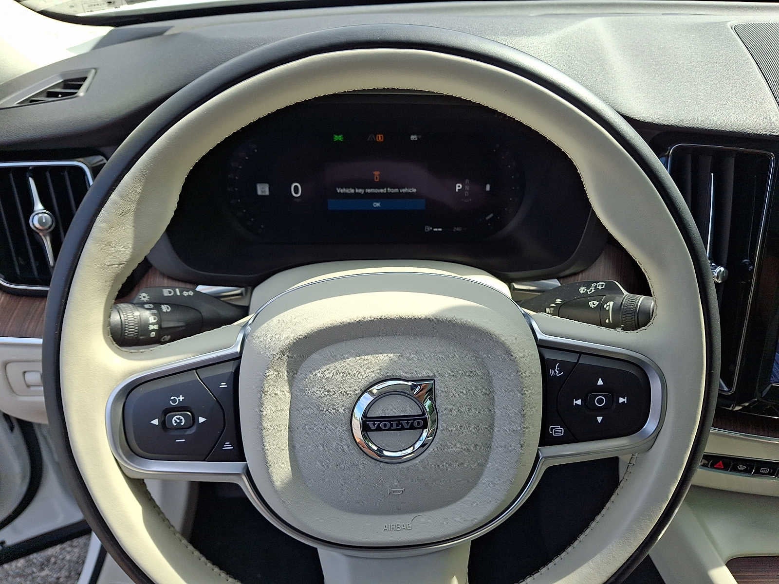 2022 Volvo XC60 B5 AWD Momentum