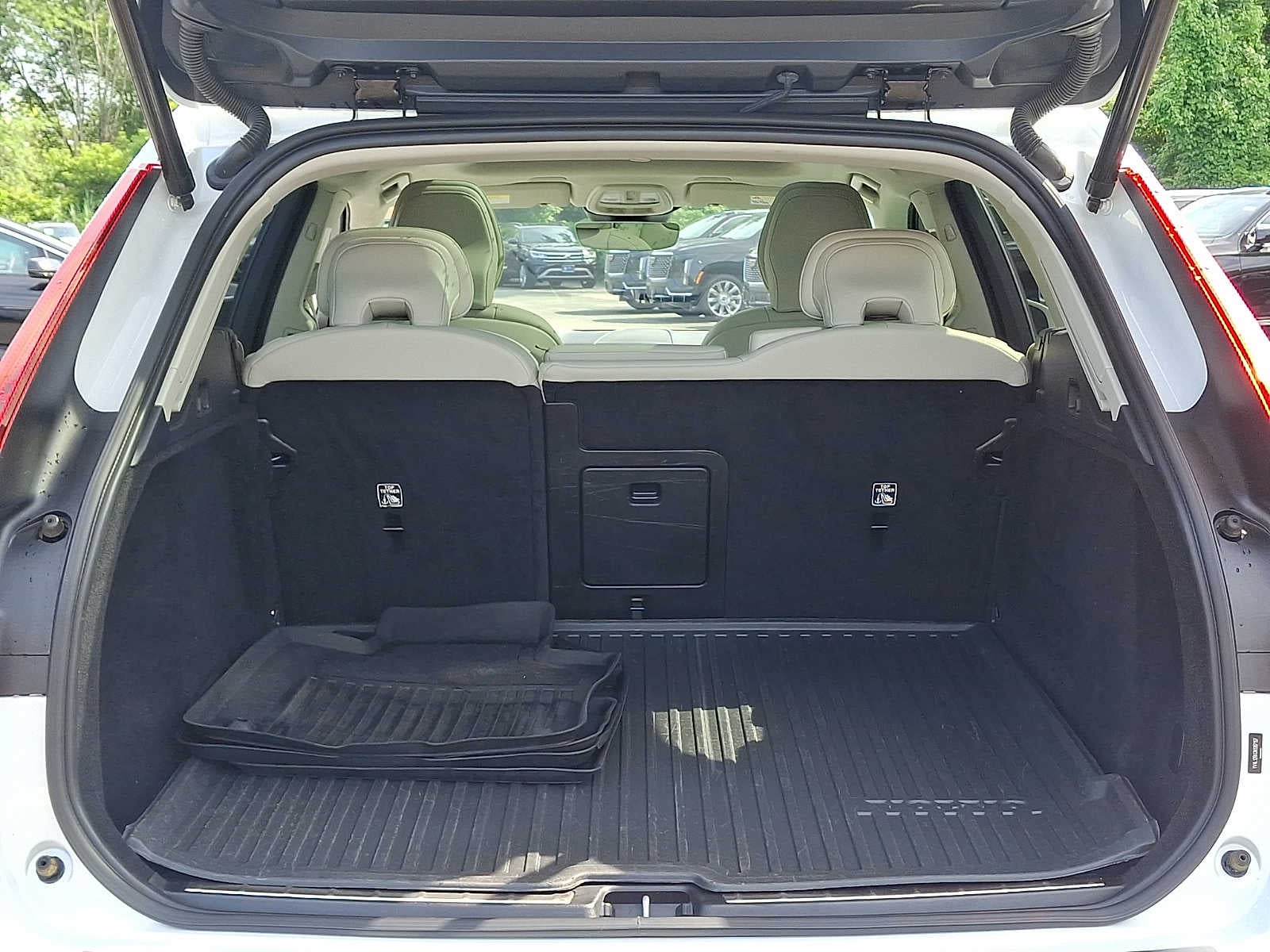 2022 Volvo XC60 B5 AWD Momentum