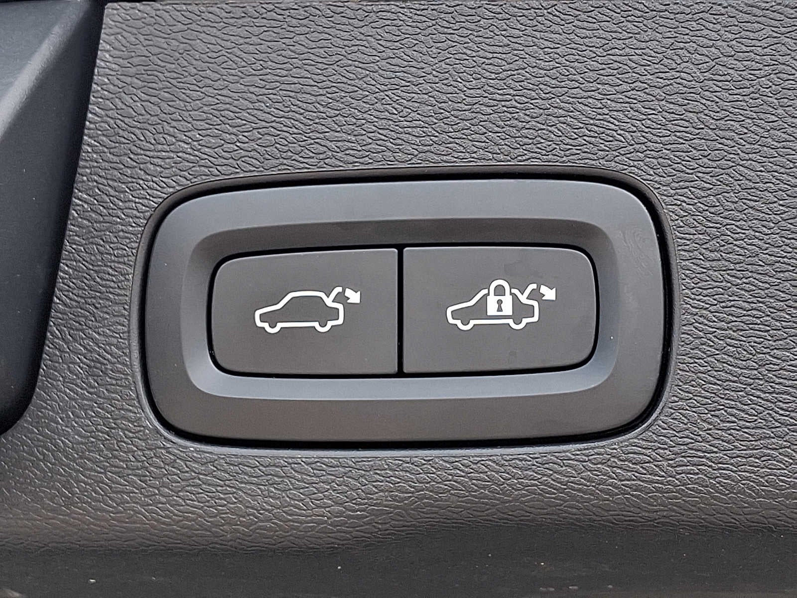 2022 Volvo XC60 B5 AWD Momentum