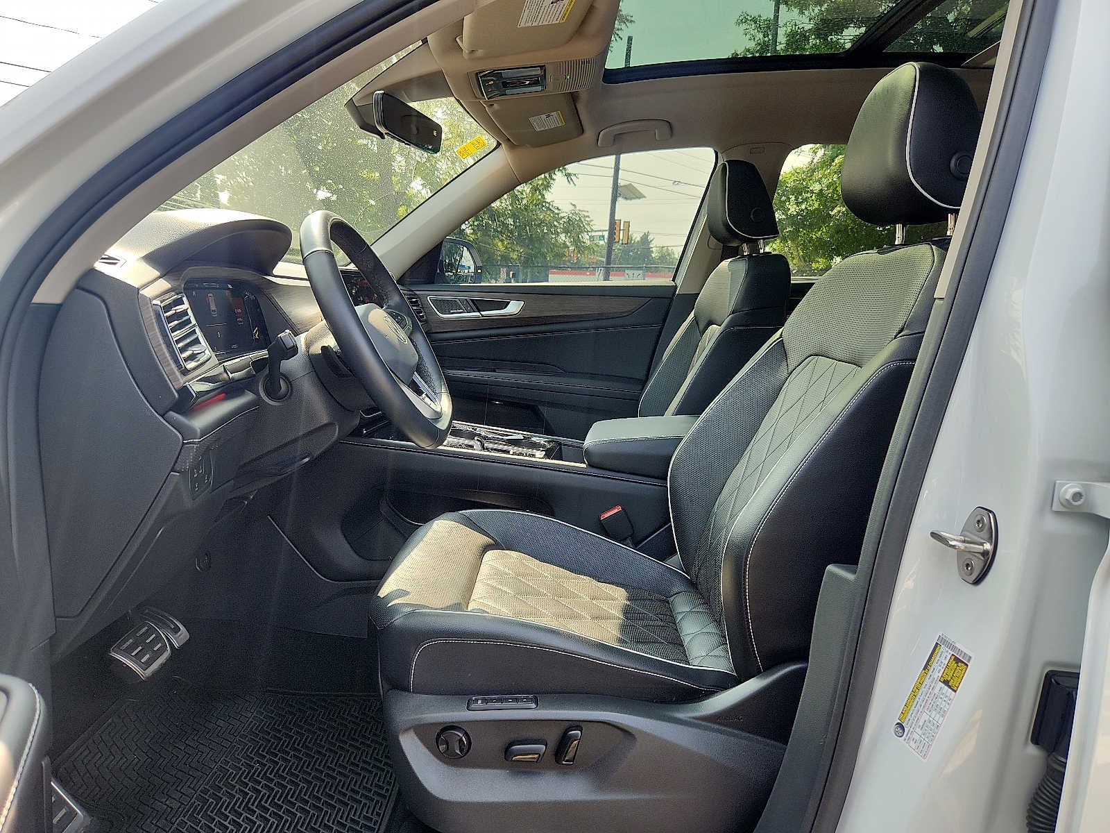 2024 Volkswagen Atlas 2.0T SEL Premium R-Line
