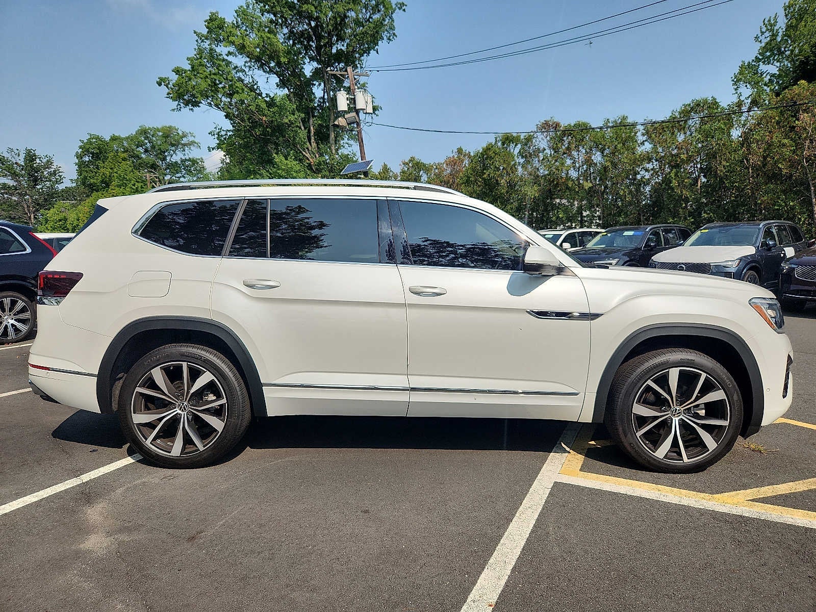 2024 Volkswagen Atlas 2.0T SEL Premium R-Line