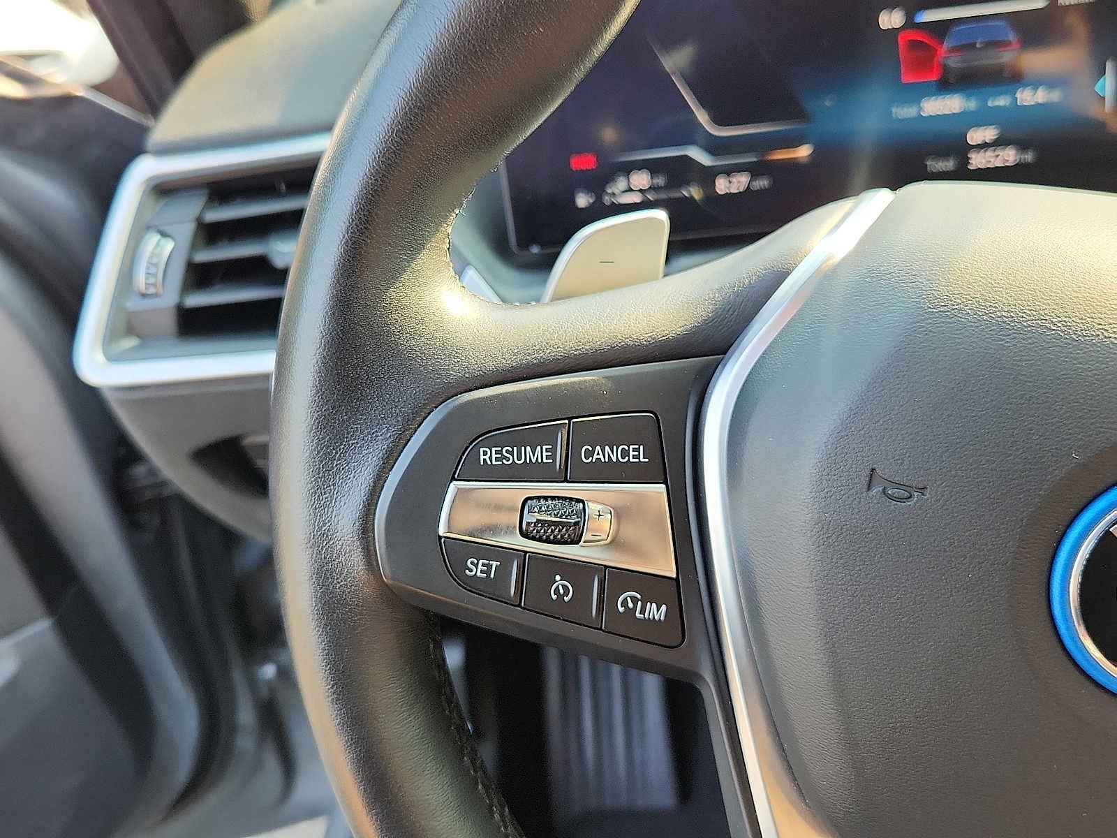 2023 BMW 330e xDrive 330e xDrive