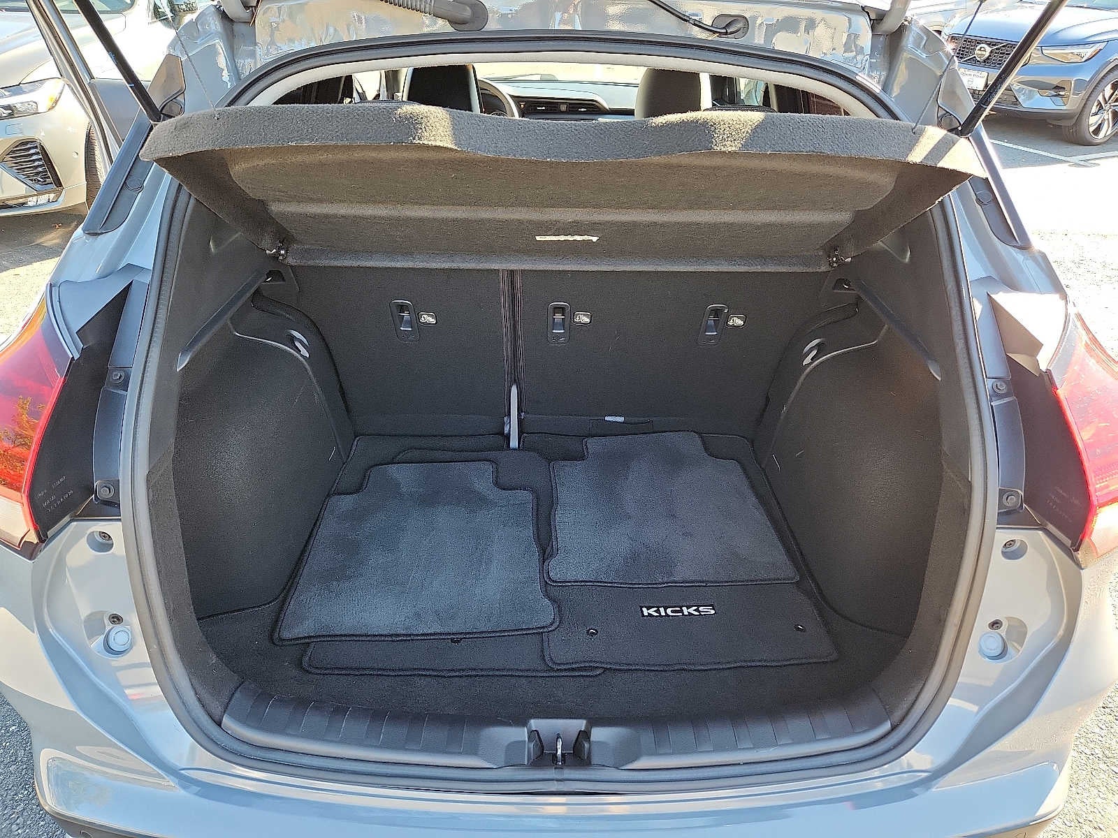 2023 Nissan Kicks SR