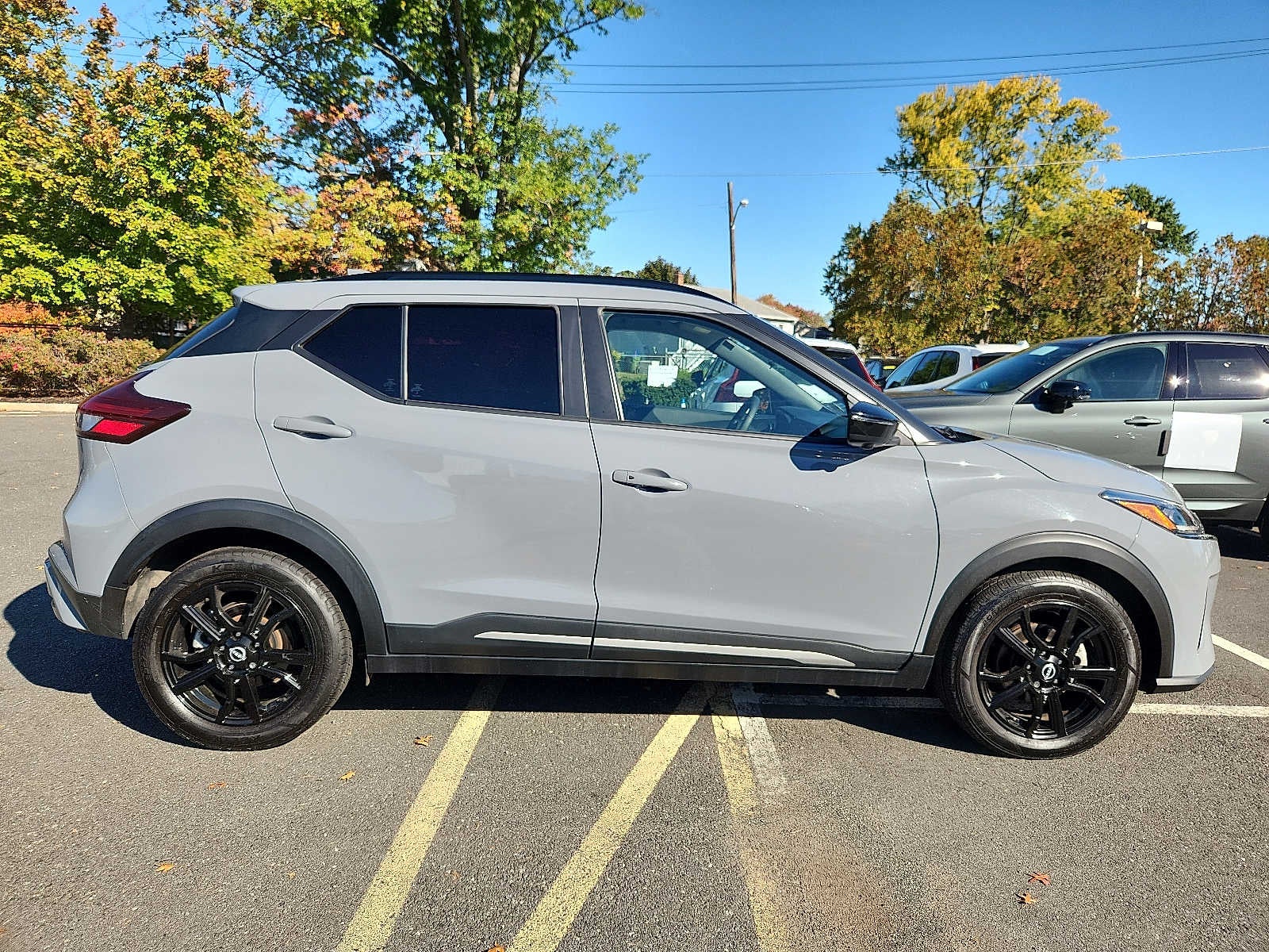 2023 Nissan Kicks SR