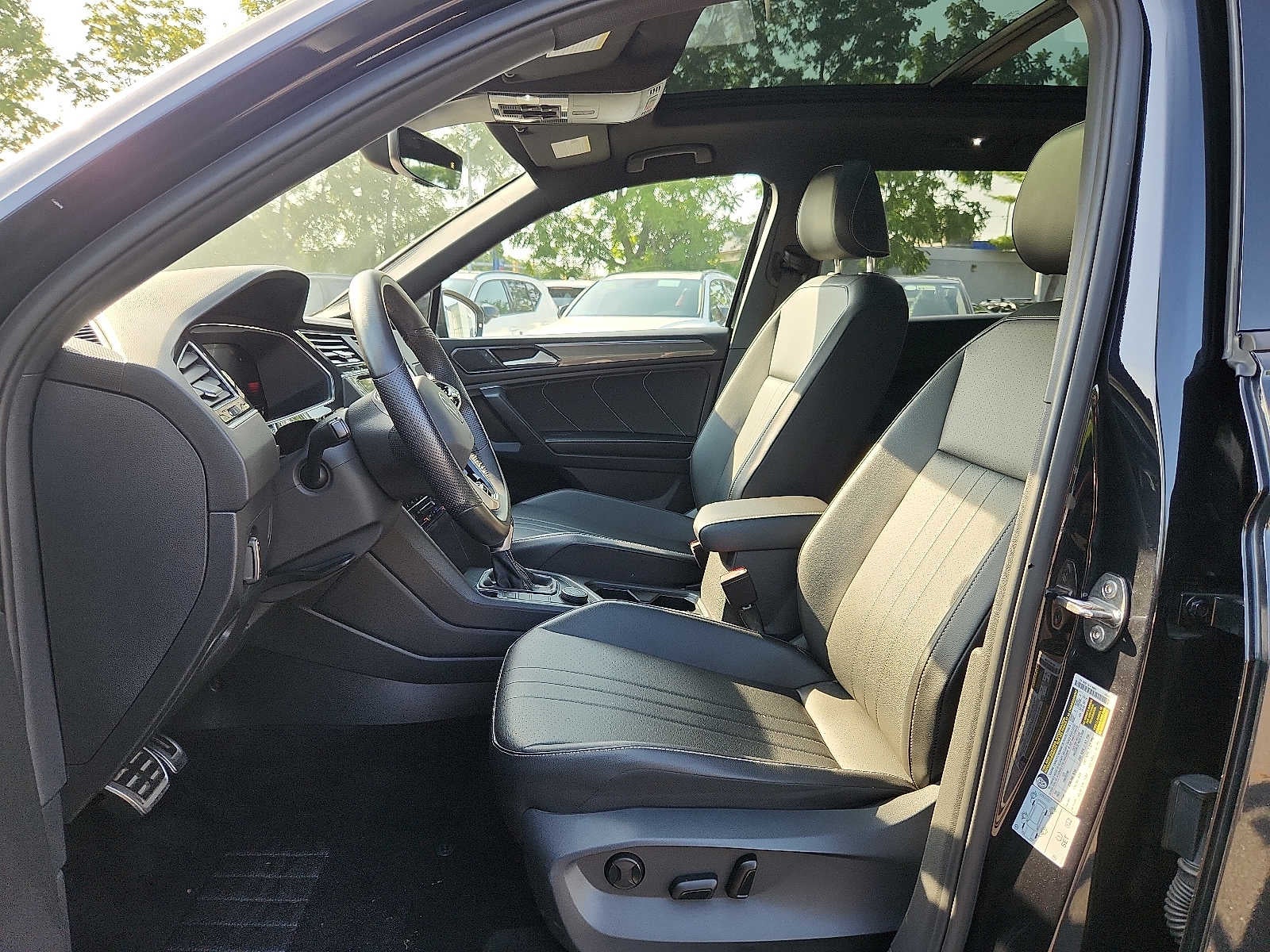 2022 Volkswagen Tiguan SE R-Line Black