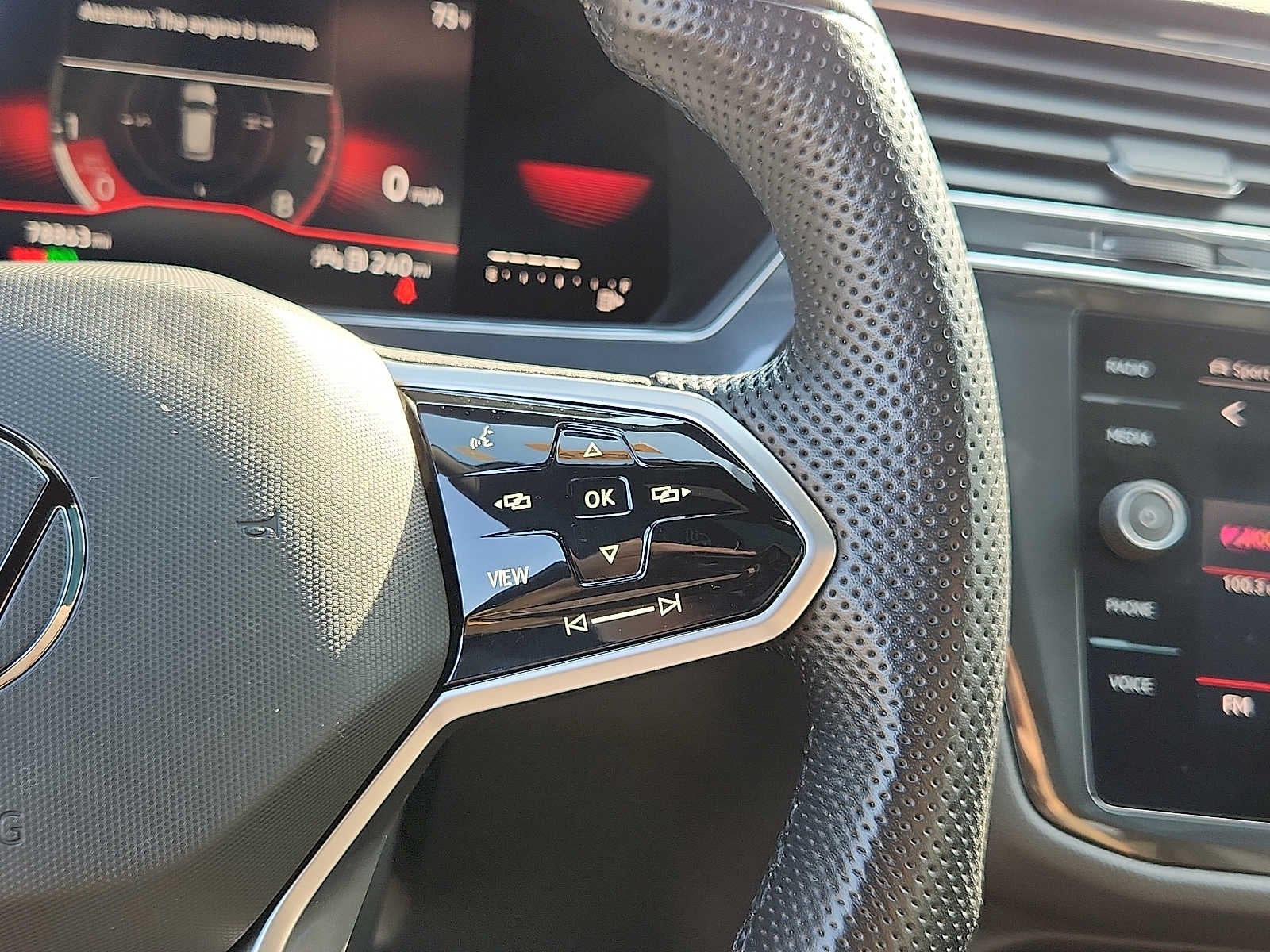 2022 Volkswagen Tiguan SE R-Line Black