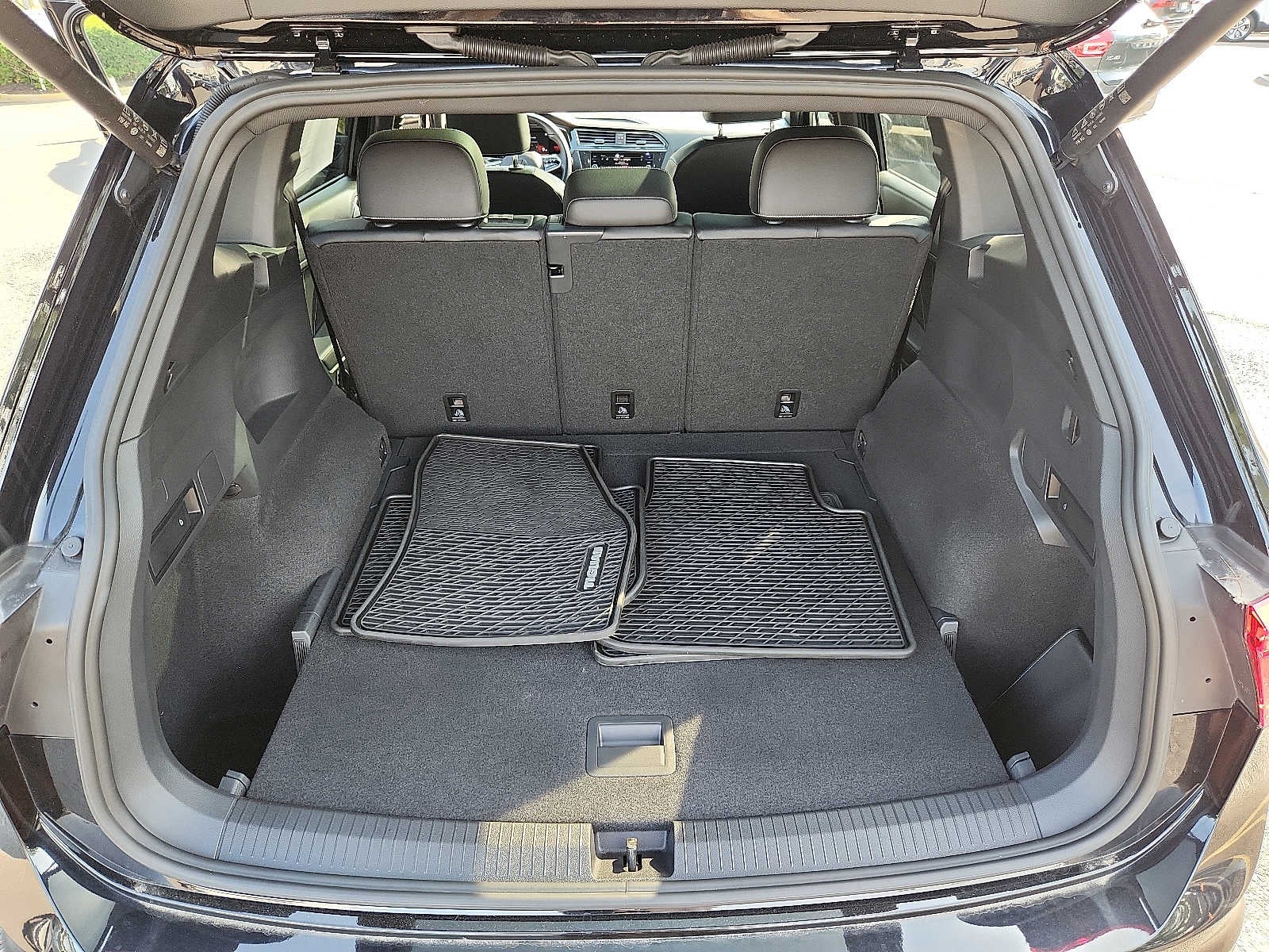 2022 Volkswagen Tiguan SE R-Line Black