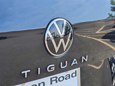 2022 Volkswagen Tiguan SE R-Line Black