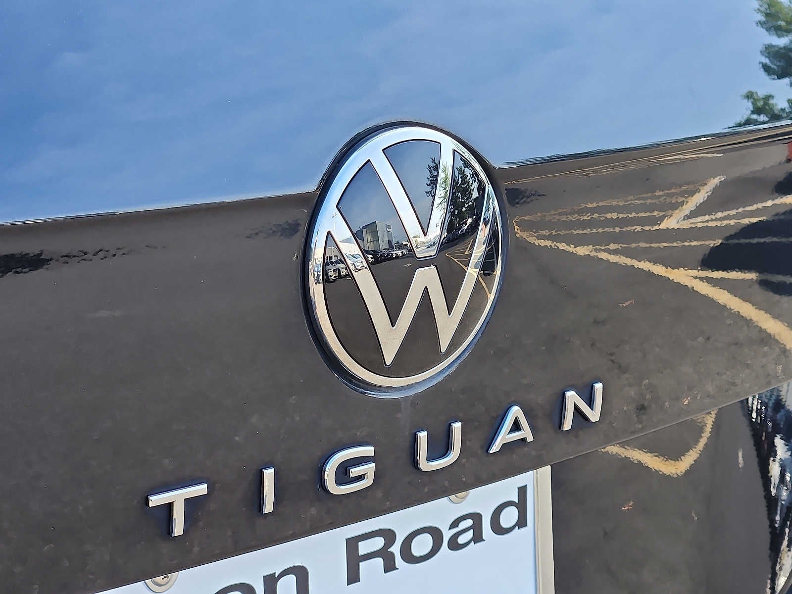 2022 Volkswagen Tiguan SE R-Line Black