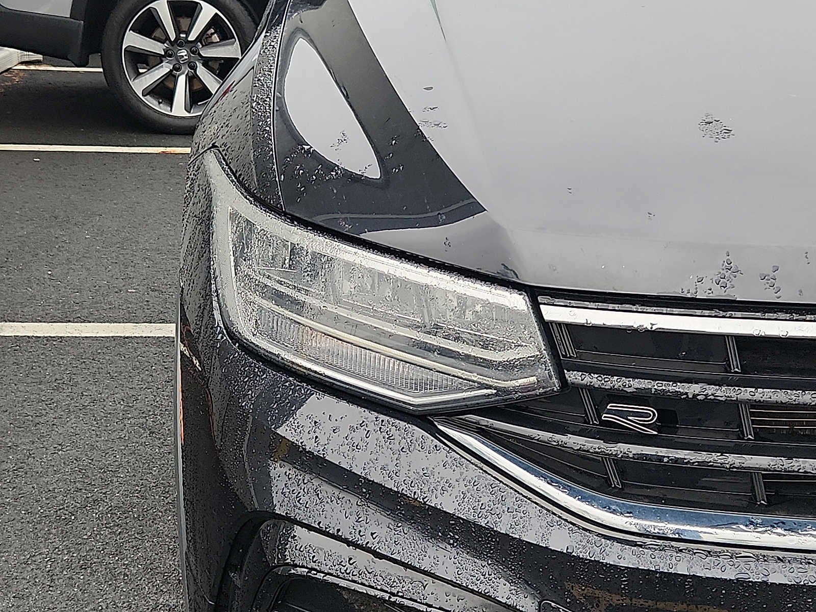 2022 Volkswagen Tiguan SE R-Line Black