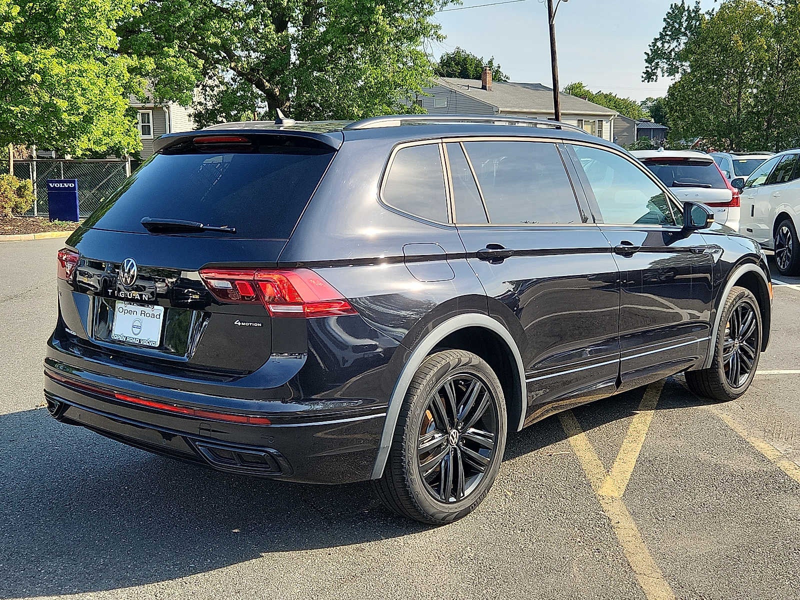 2022 Volkswagen Tiguan SE R-Line Black