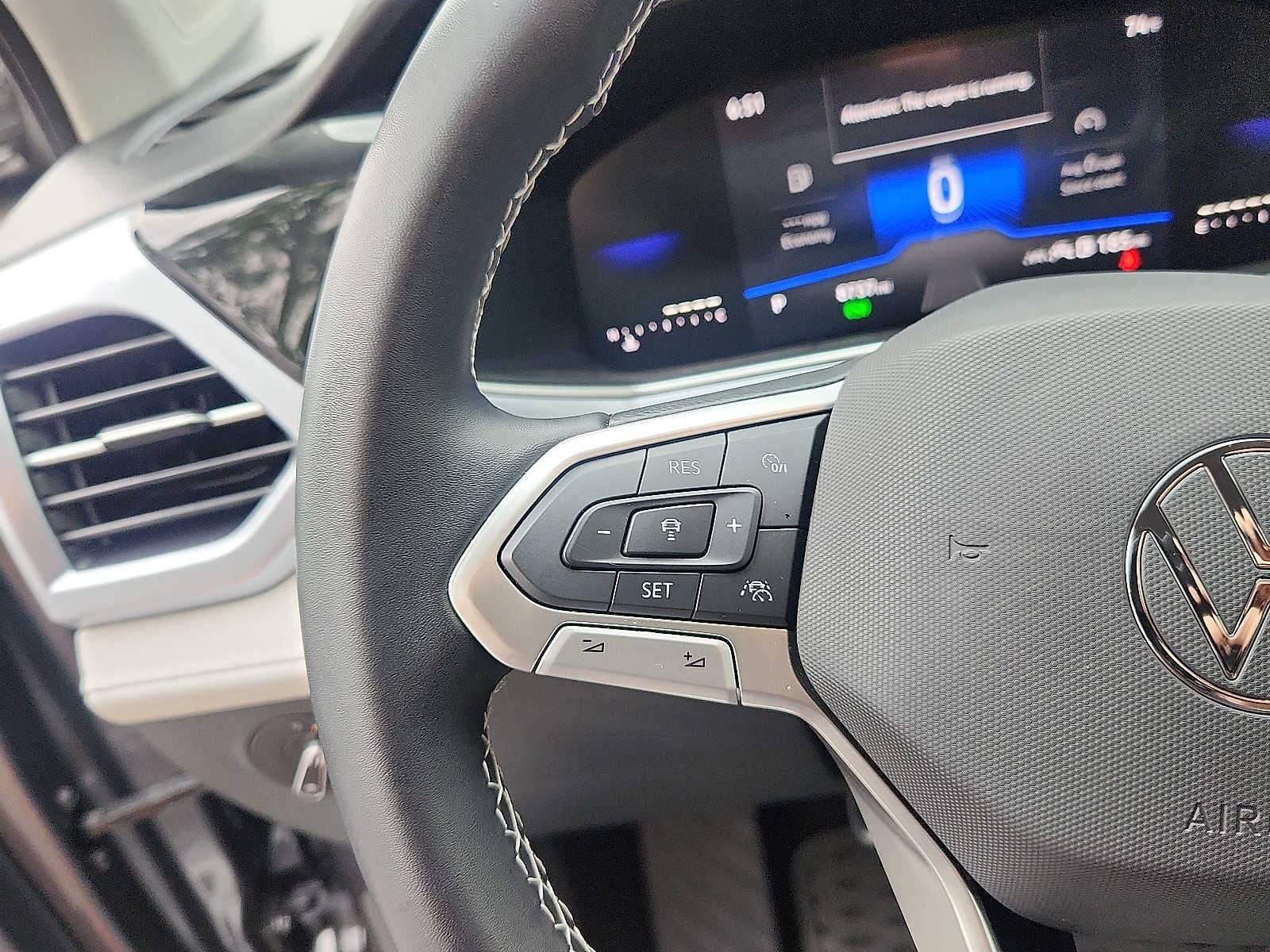 2025 Volkswagen Taos SE