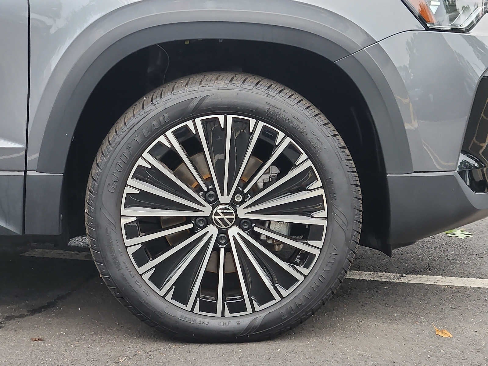 2025 Volkswagen Taos SE