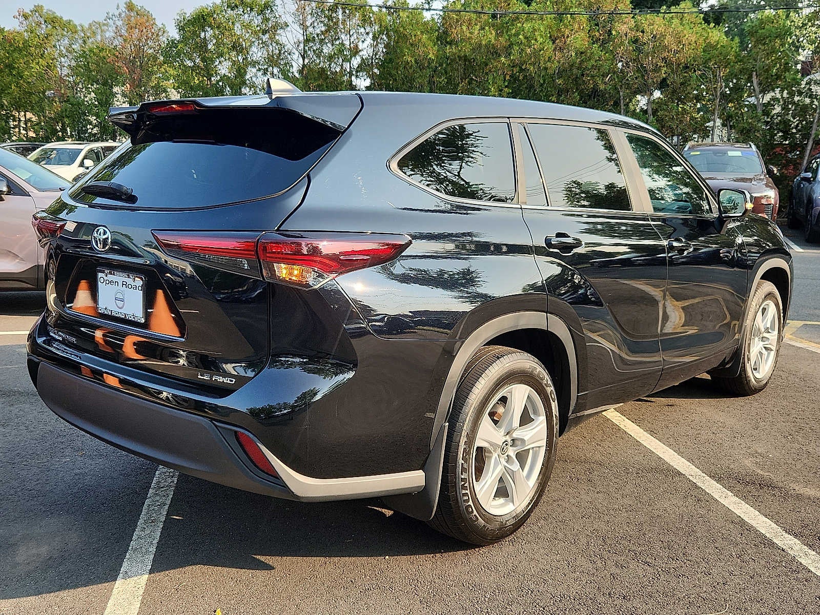 2024 Toyota Highlander LE