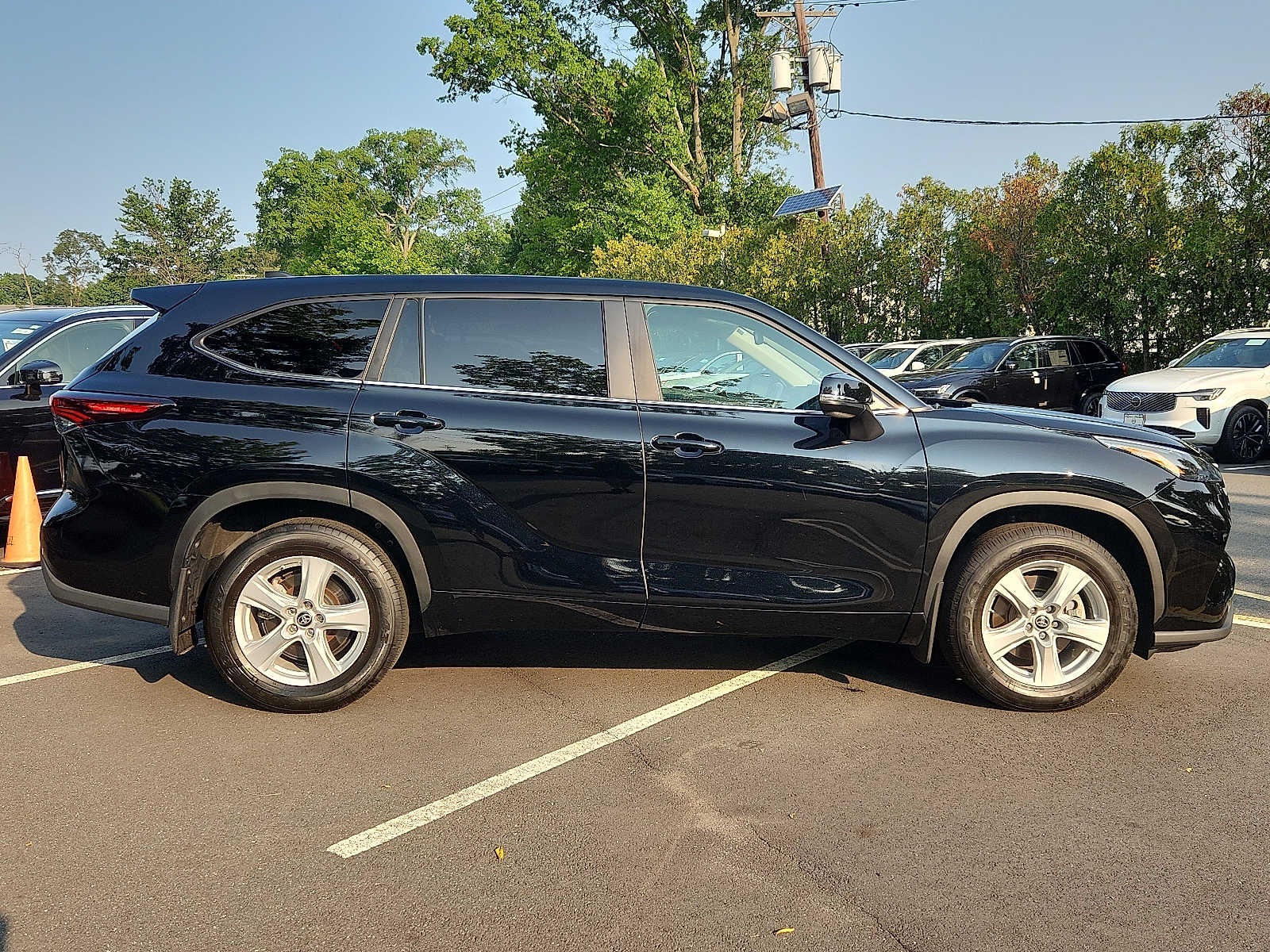 2024 Toyota Highlander LE