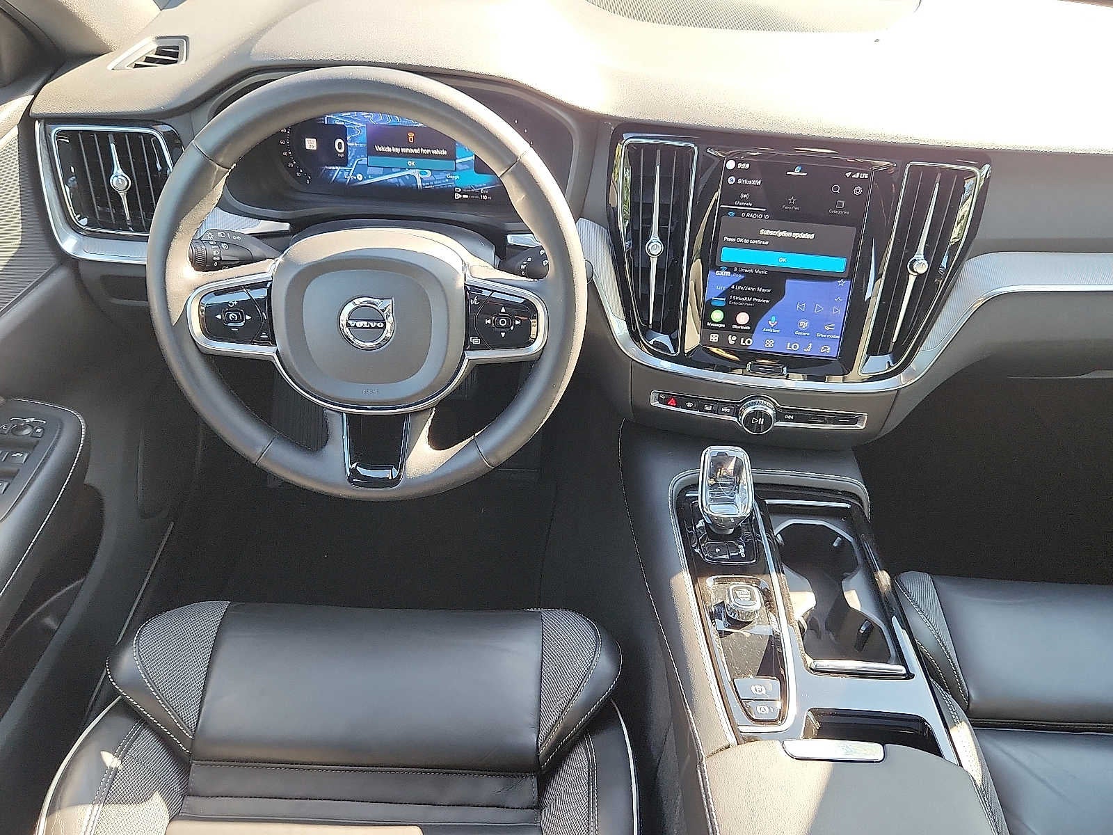 2024 Volvo S60 Recharge Plug-In Hybrid Plus Black Edition