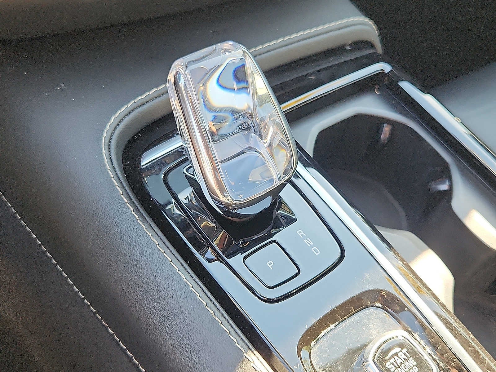 2024 Volvo S60 Recharge Plug-In Hybrid Plus Black Edition