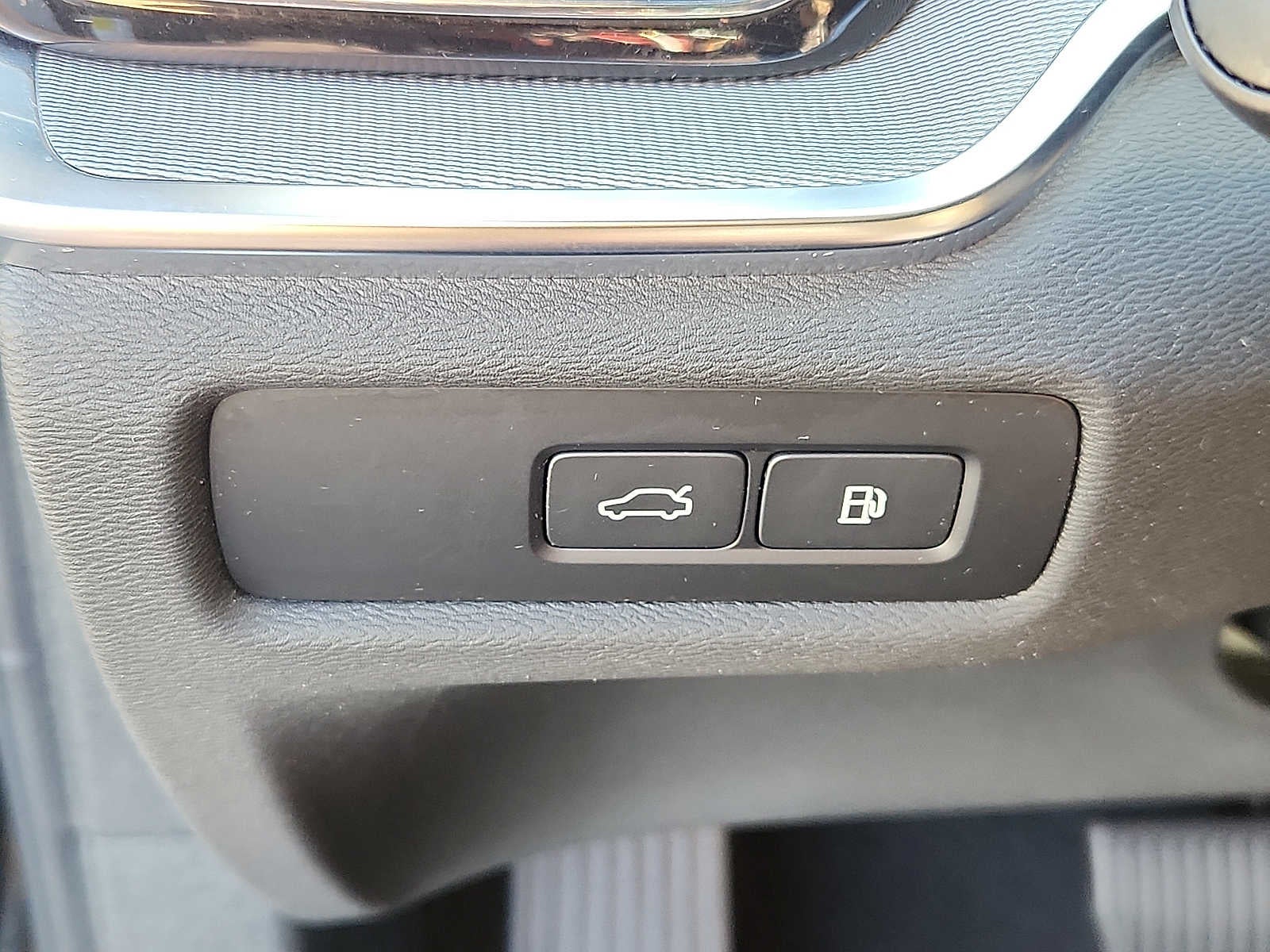 2024 Volvo S60 Recharge Plug-In Hybrid Plus Black Edition