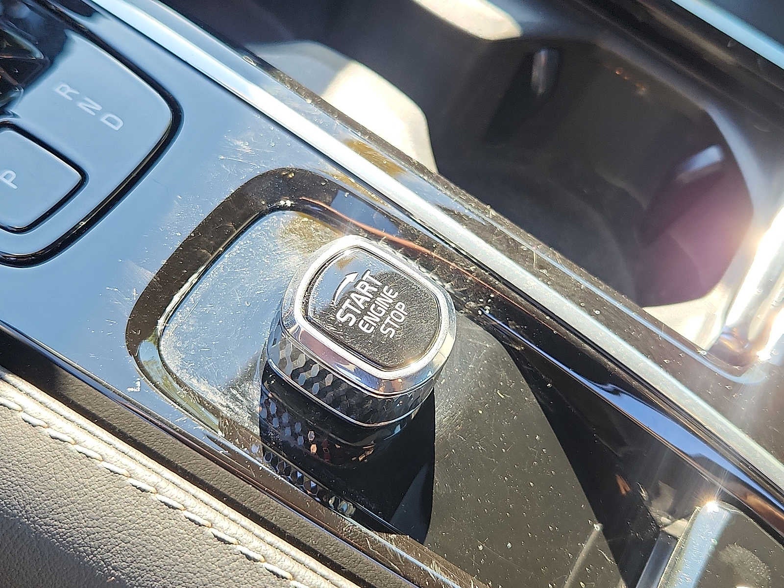 2024 Volvo S60 Recharge Plug-In Hybrid Plus Black Edition