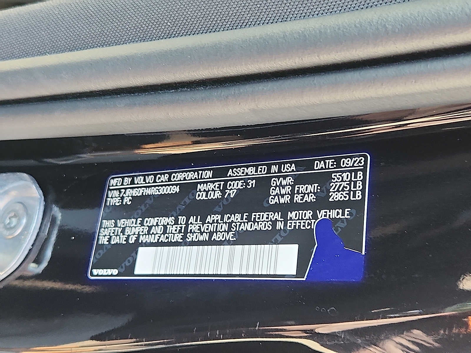 2024 Volvo S60 Recharge Plug-In Hybrid Plus Black Edition
