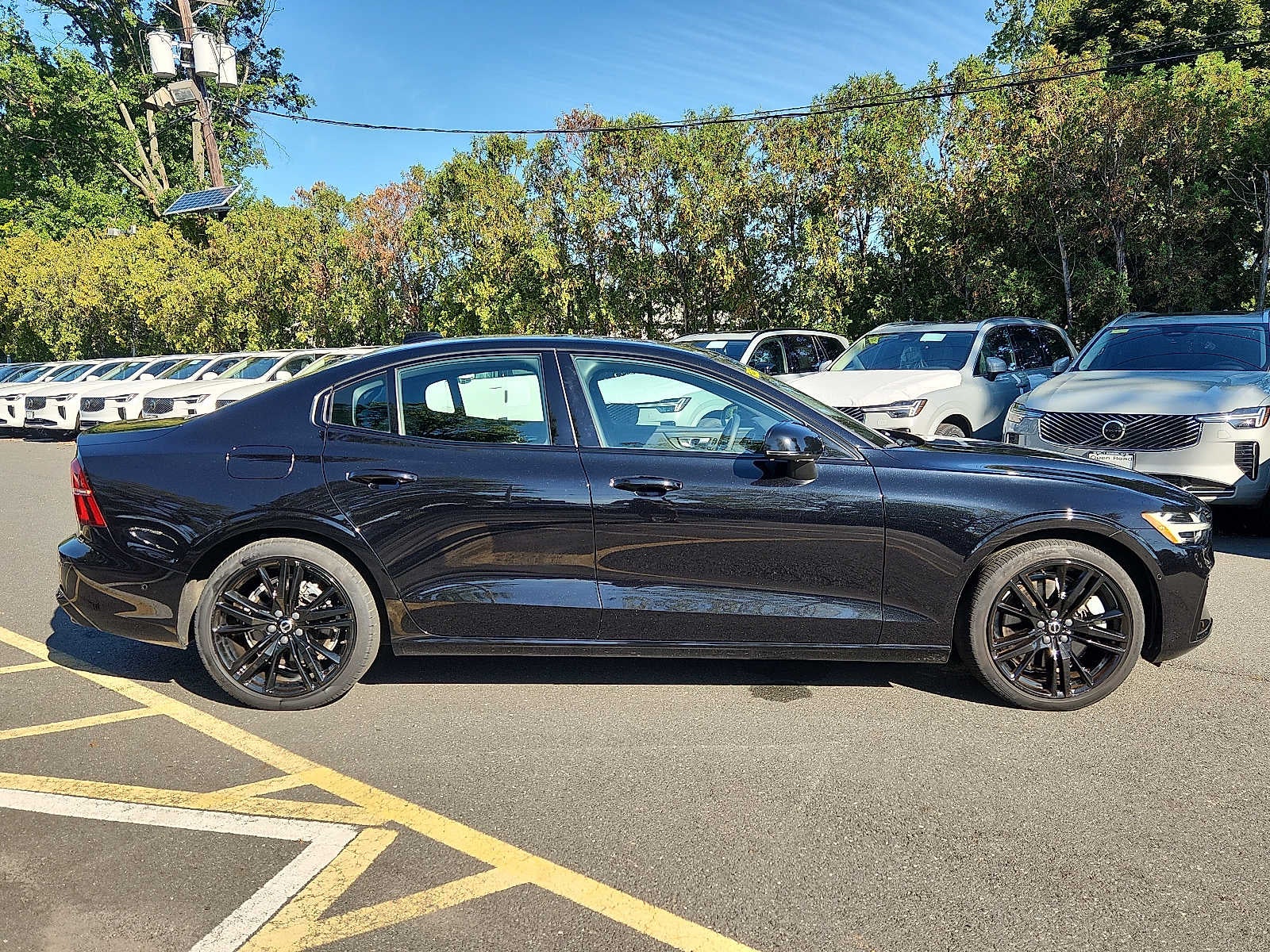 2024 Volvo S60 Recharge Plug-In Hybrid Plus Black Edition