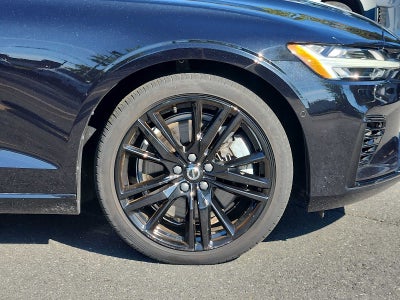 2024 Volvo S60 Recharge Plug-In Hybrid Plus Black Edition