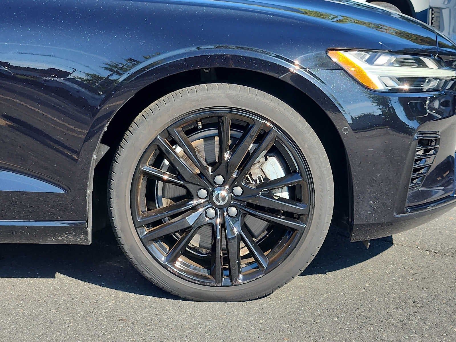 2024 Volvo S60 Recharge Plug-In Hybrid Plus Black Edition