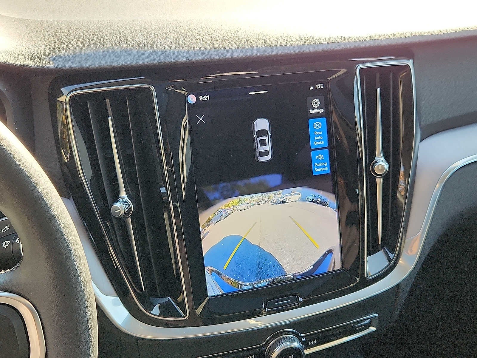 2024 Volvo S60 Core Dark Theme