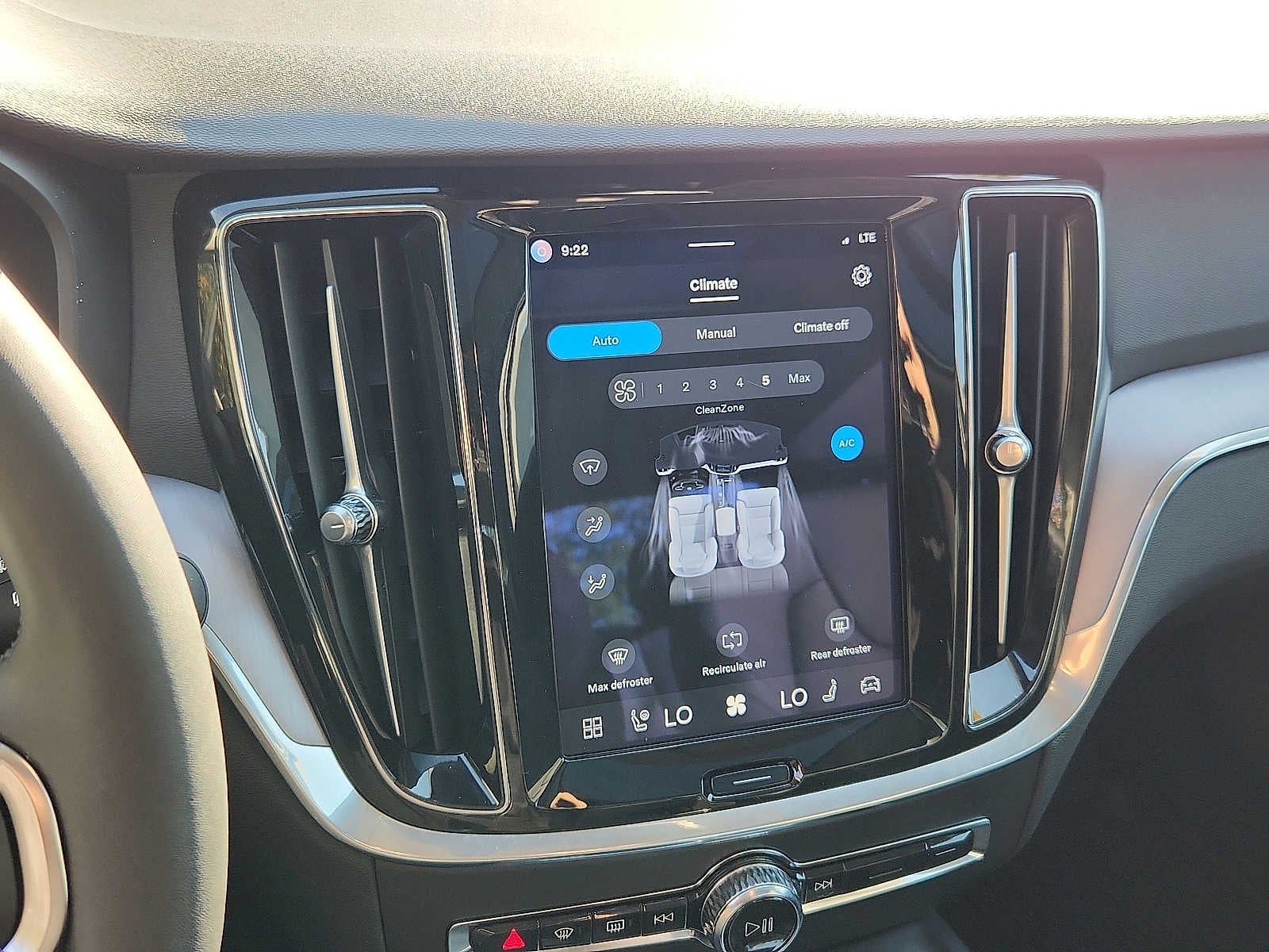 2024 Volvo S60 Core Dark Theme