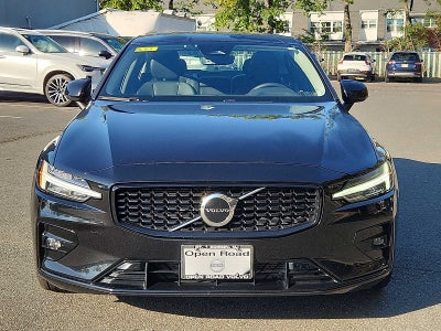 2024 Volvo S60 Core Dark Theme
